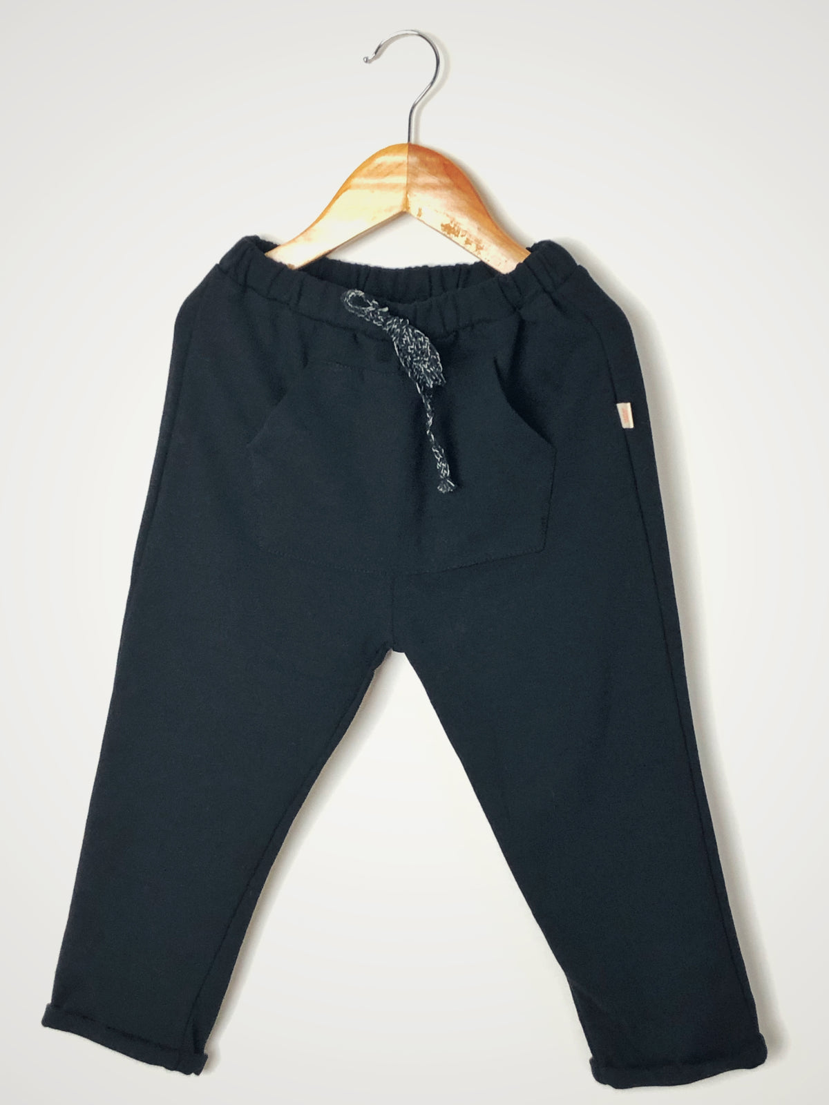 JOGGER NEGRO CON BOLSILLO